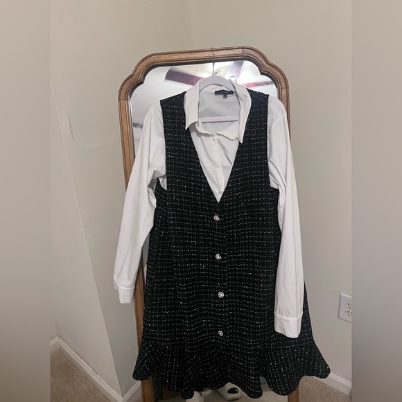 White collared  button up top - Picture 2 of 3